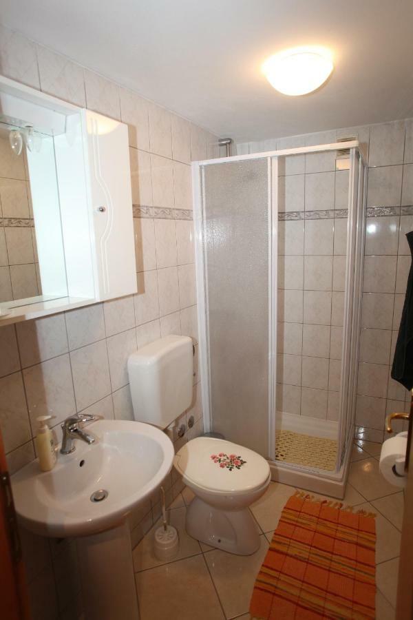 Accommodation Lily Vrana  Bagian luar foto