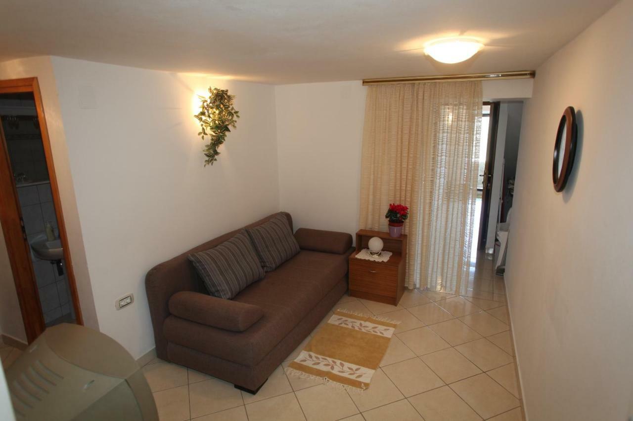 Accommodation Lily Vrana  Bagian luar foto