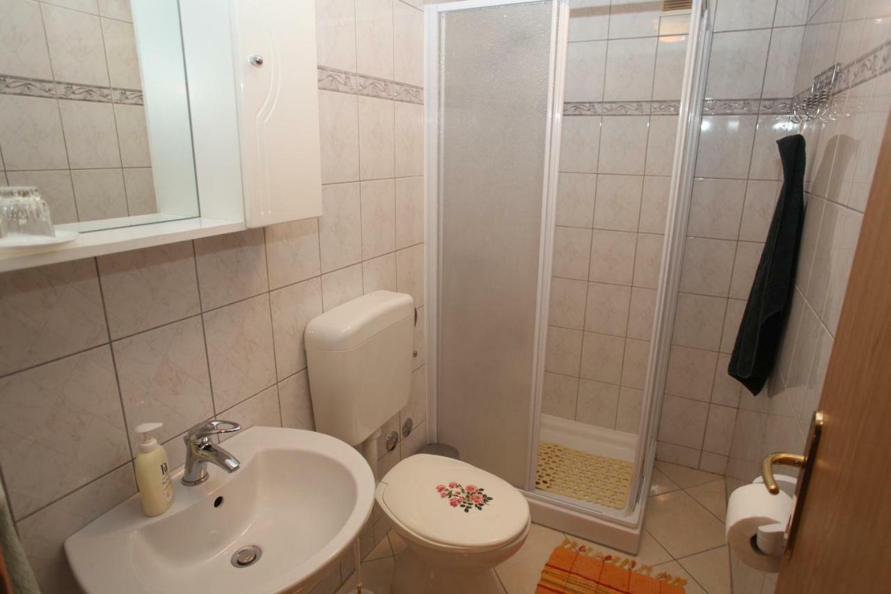 Accommodation Lily Vrana  Bagian luar foto