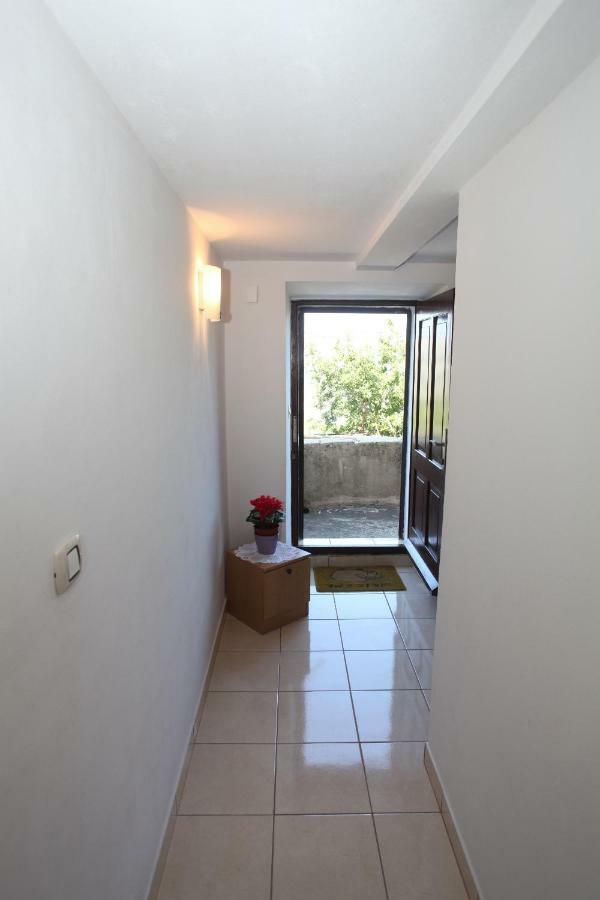 Accommodation Lily Vrana  Bagian luar foto