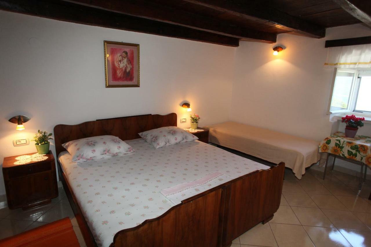 Accommodation Lily Vrana  Bagian luar foto